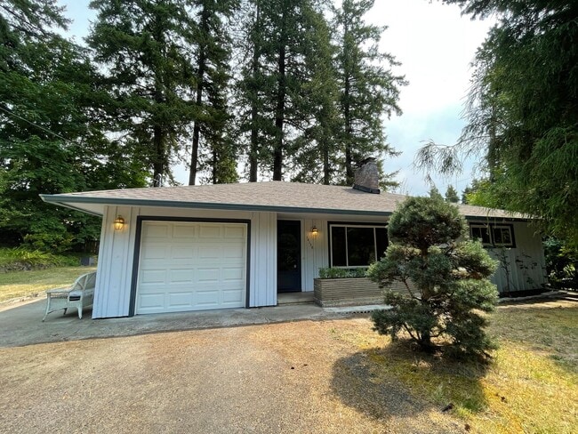 Lovely Lake Oswego Home with Attached Gara... - Lovely Lake Oswego Home with Attached Gara...