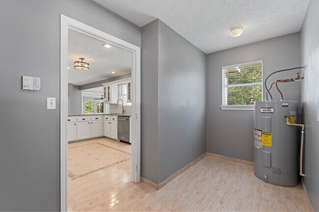 Building Photo - 11085 Jake Pearson Rd