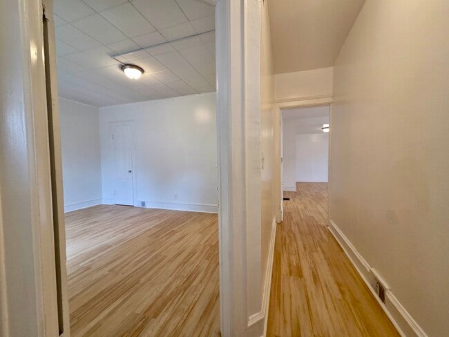 Building Photo - 8 Brighton St Unit 1