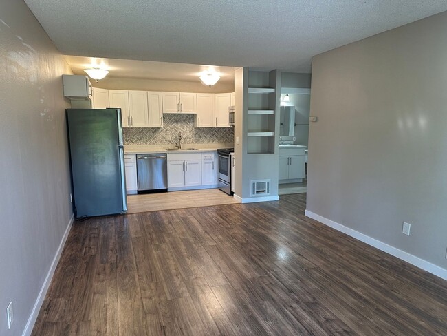 Newly Renovated 1 Bed / 1 Bath Condo for R... - Newly Renovated 1 Bed / 1 Bath Condo for R... Unit 607