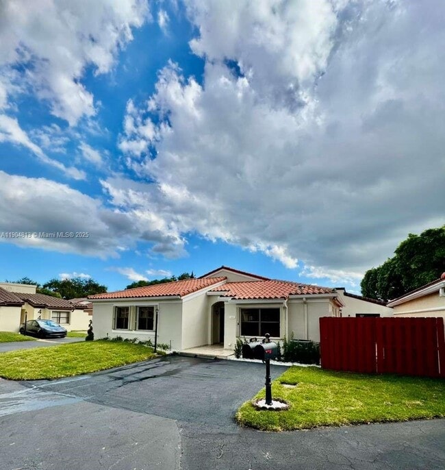 Photo - 440 SW 88th Ct