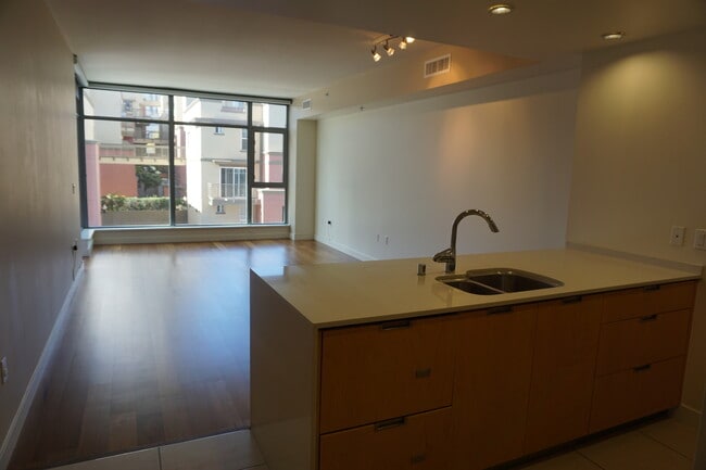 Building Photo - 1441 9th Ave Unit 4th floor