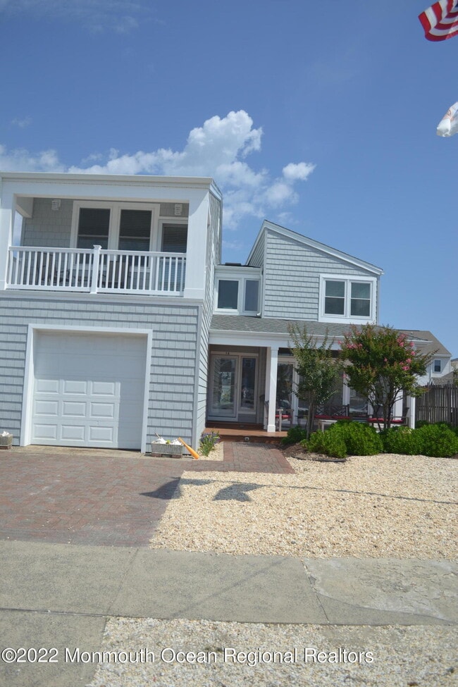Photo - 15 Ortley Ave