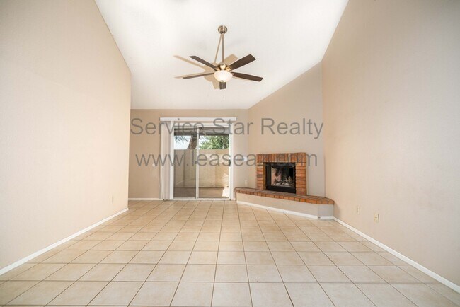 Photo - 2127 E 10th St