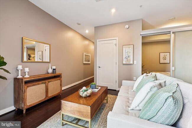 Photo - 1320 Fenwick Ln Unit 203