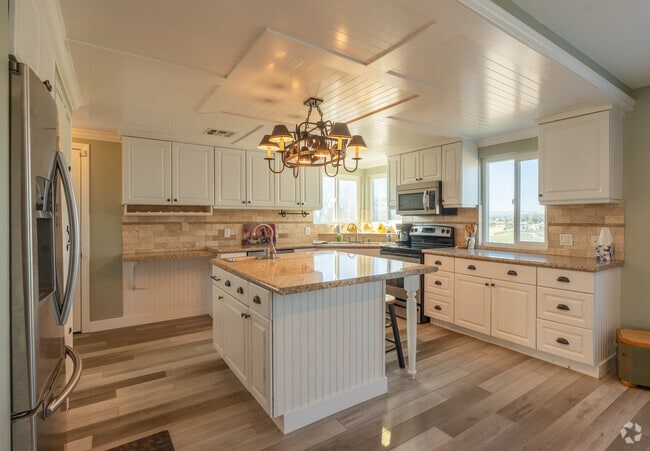 Building Photo - 36070 Valencia Way Rental