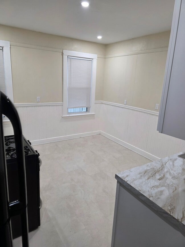 Photo - 64 Topliff St Unit 3