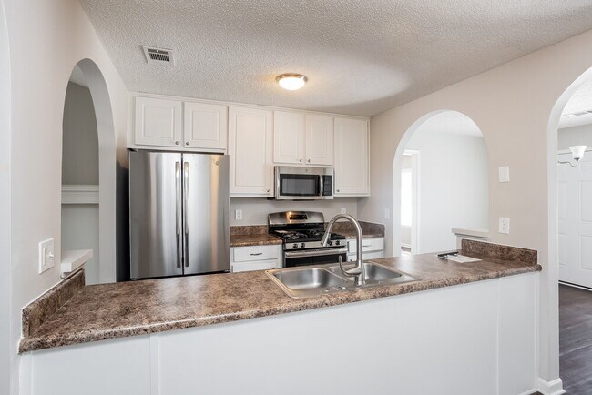 1077 Meadow Glen Cir
