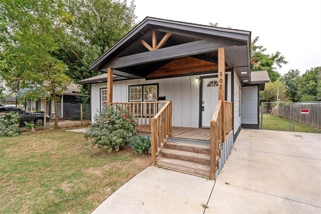 Photo - 802 SE 50th St