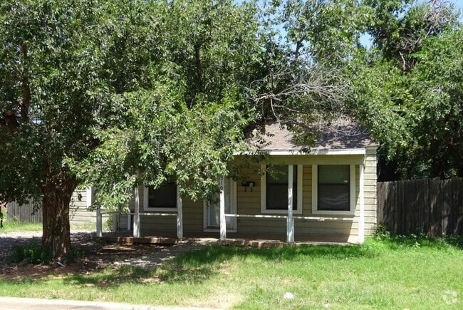 Building Photo - Beautiful House Located In The Heart Of Lu...