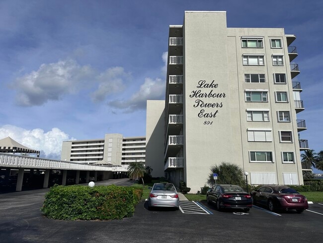 Building Photo - 801 Lake Shore Dr Unit 117