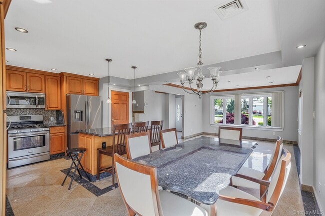 Photo - 1072 Hicksville Rd