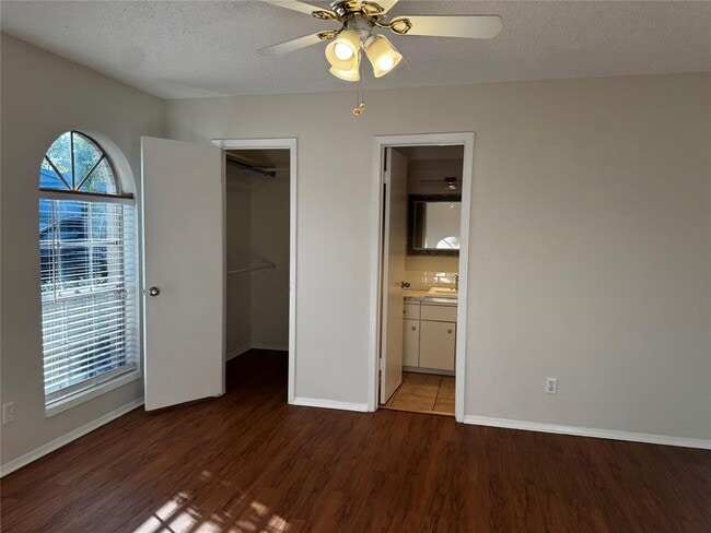 Photo - 1006 Warrington Dr