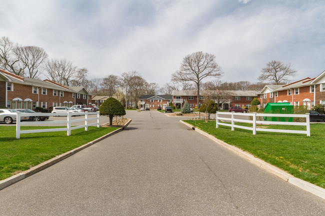 Main Entrance - Woodhull Gardens Apartments