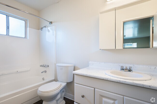 2BR, 1.5BA - Cantabury