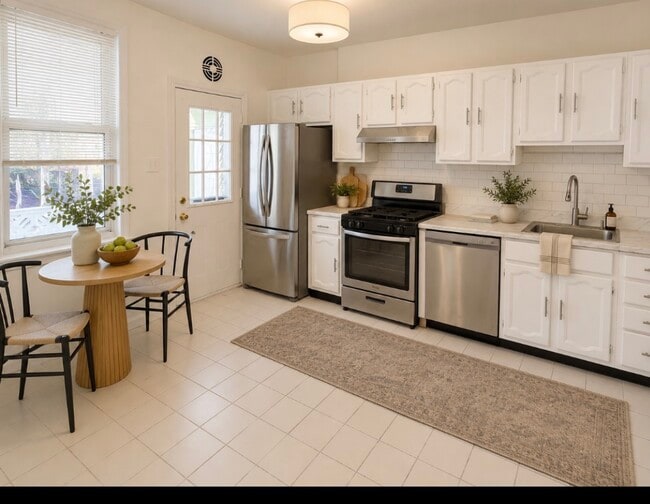 Kitchen - 1049 Avenue C