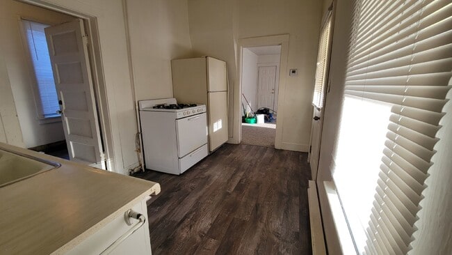 Photo - Great 1 bed 1 bath lower level unit in Duplex!