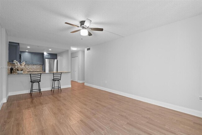 Building Photo - 16851 NE 23rd Ave Unit A107