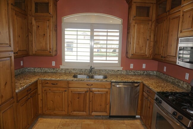 Photo - Gorgeous 4 Bedroom Sandy Home "Pet Friendly"