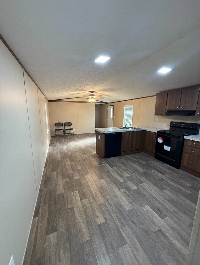 Photo - 202 Austin St