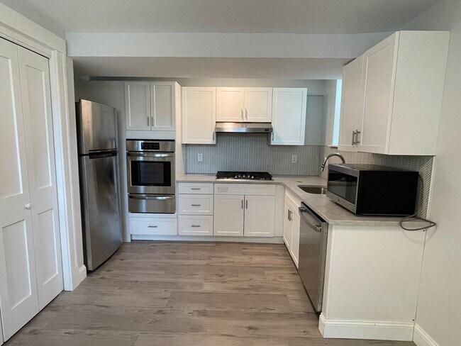 Photo - 233 Lafayette St Unidad 22