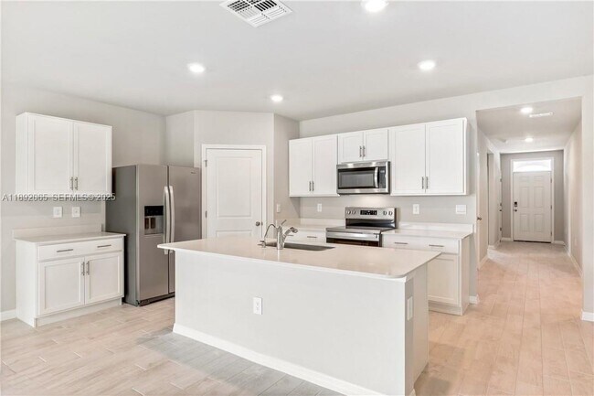 Photo - 1032 Champion Ave