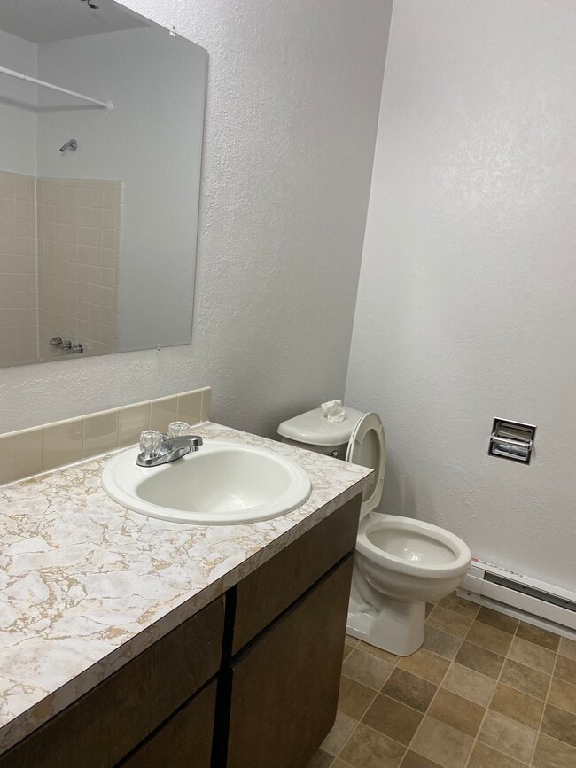 Photo - 331 Monmouth Ave S