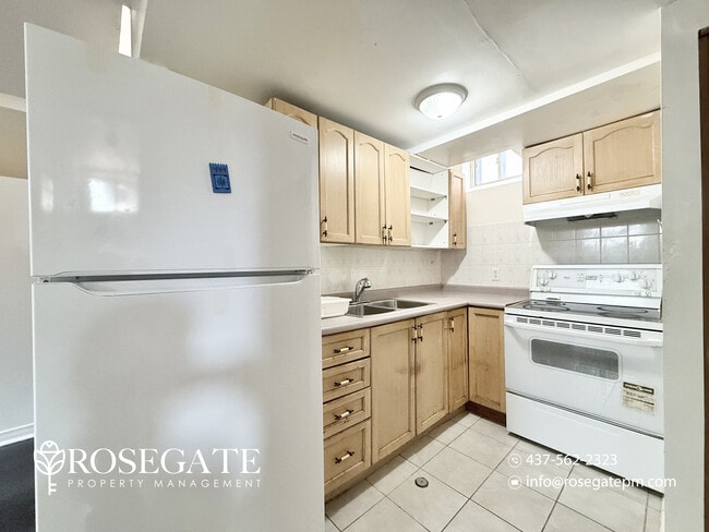 Building Photo - All-Inclusive 2-Bedroom Corner Basement Apartment – Pet Friendly – Scarborough Unit 2