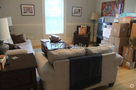 Building Photo - 125 Vernon St Unit 2L Rental
