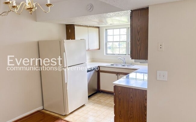 Photo - 107 Prosperity Ave SE
