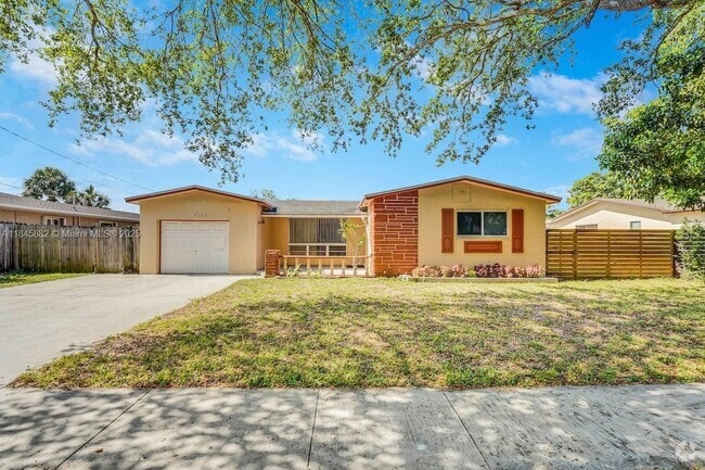 Building Photo - 9060 SW 53rd St Rental