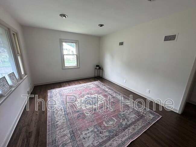 Photo - 600 S 48th St
