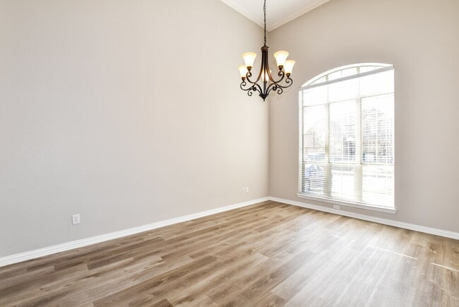 Photo - 2813 Independence Dr