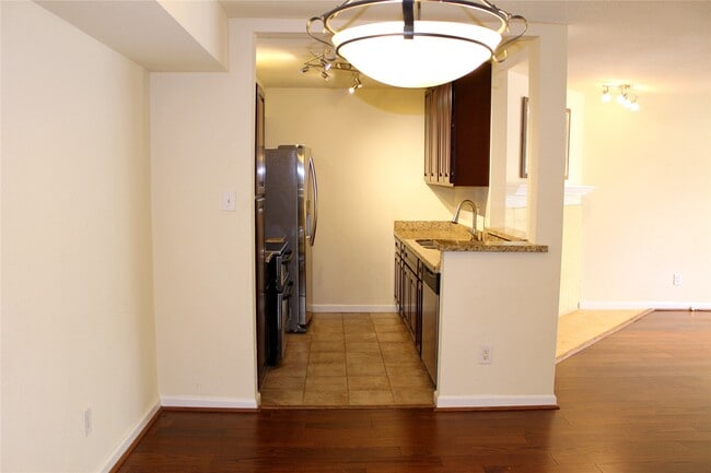 Photo - 4635 Wild Indigo St Unidad 515