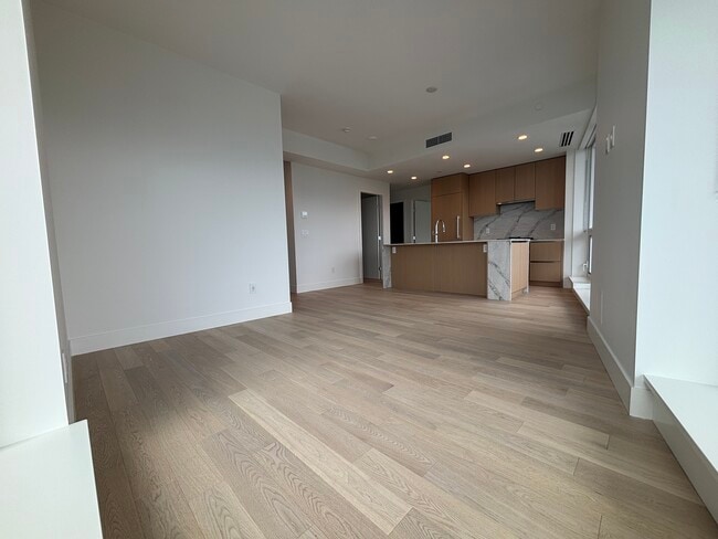 1803-1475 Foster Street