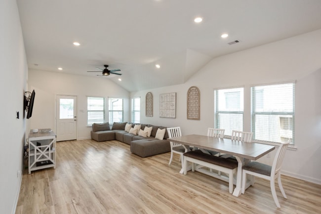 Photo - 4827 Chestnut Valley Ln