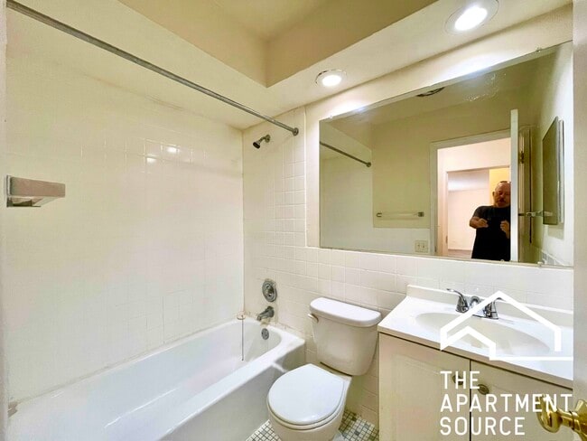 Photo - 6006 N Kenmore Ave Unit 103