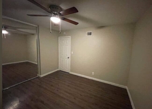 Photo - 22330 Victory Blvd