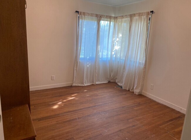 Photo - 109 S Park Dr