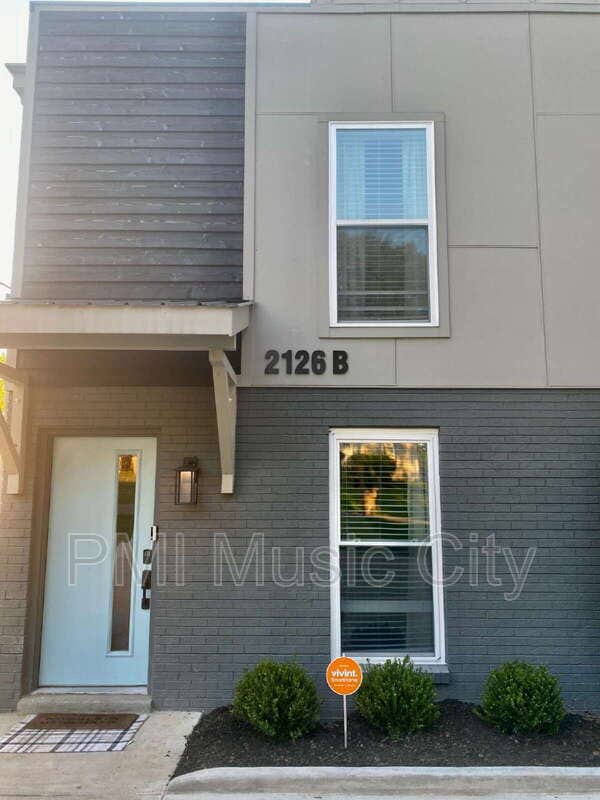 Photo - 2126B Burns St