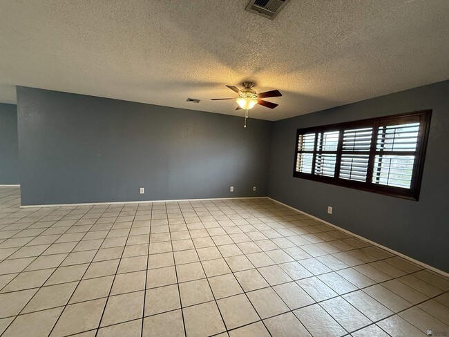 Photo - 1356 S 41st Ave