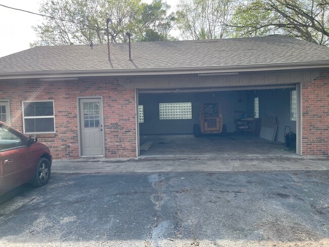 Photo - 225 1/2 S Main St