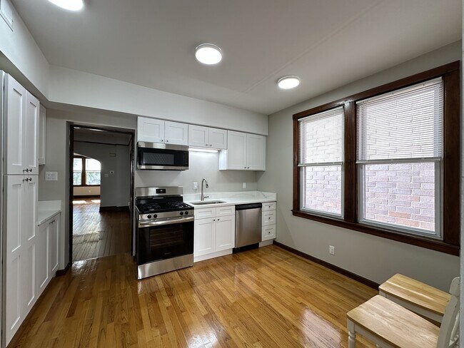 Photo - 2220 W Homer St Unit J09P