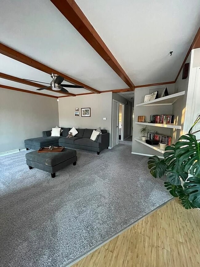 Photo - 902 E Burkwood Dr
