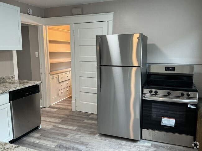 Building Photo - 1518-20 S 83rd St Unit 1520 upper Rental