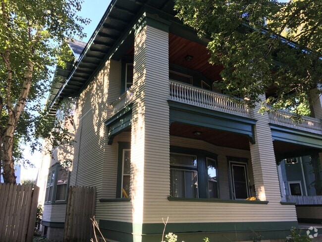Building Photo - 816 Ashland Ave Unit 2 Rental