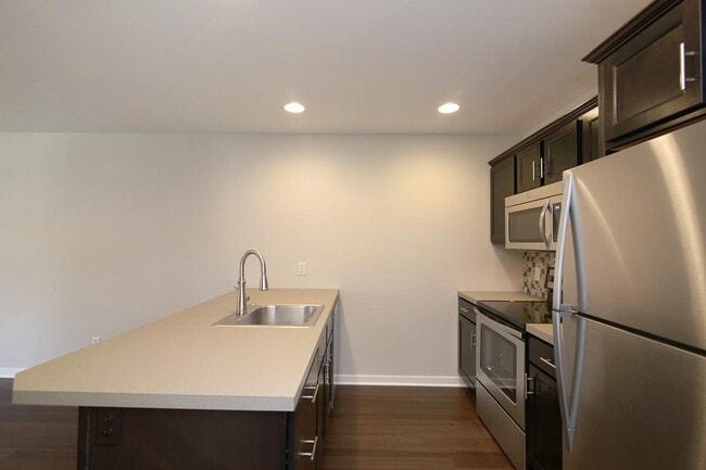 Photo - 289 E 19th St