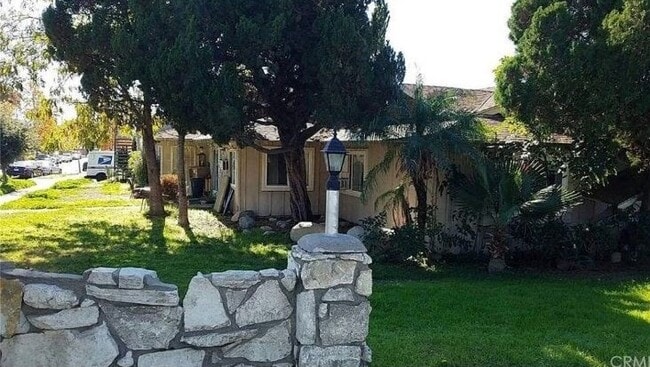 Photo - 1141 W D St Unit Apartment Available now