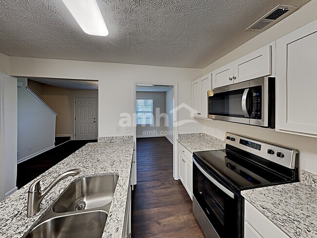 Photo - 5063 Tabitha St