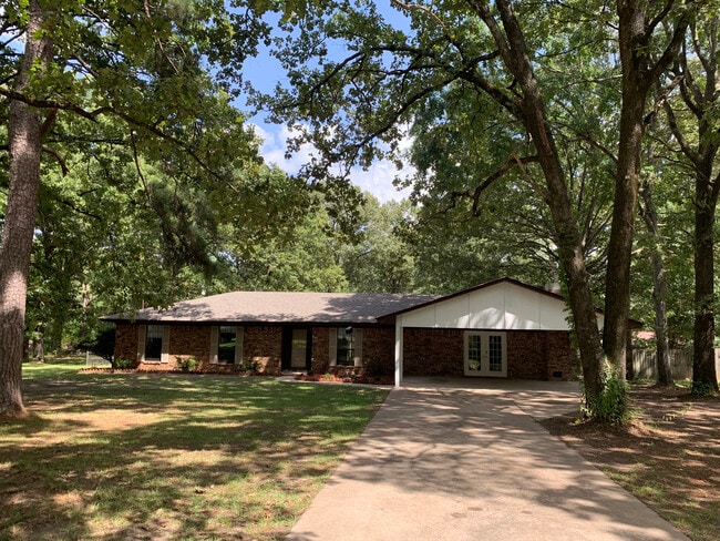 Front view - 1903 Ginnett Rd